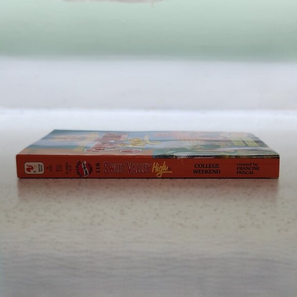 Sweet Valley High #118 College Weekend - Picture 4 of 5